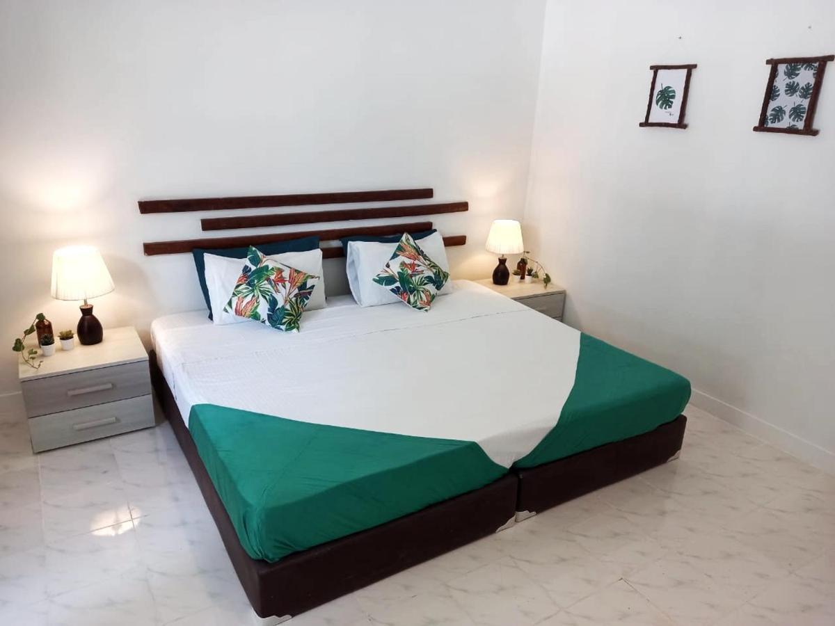 Hôtel Ocean Breeze Maldives à Thulusdhoo Extérieur photo