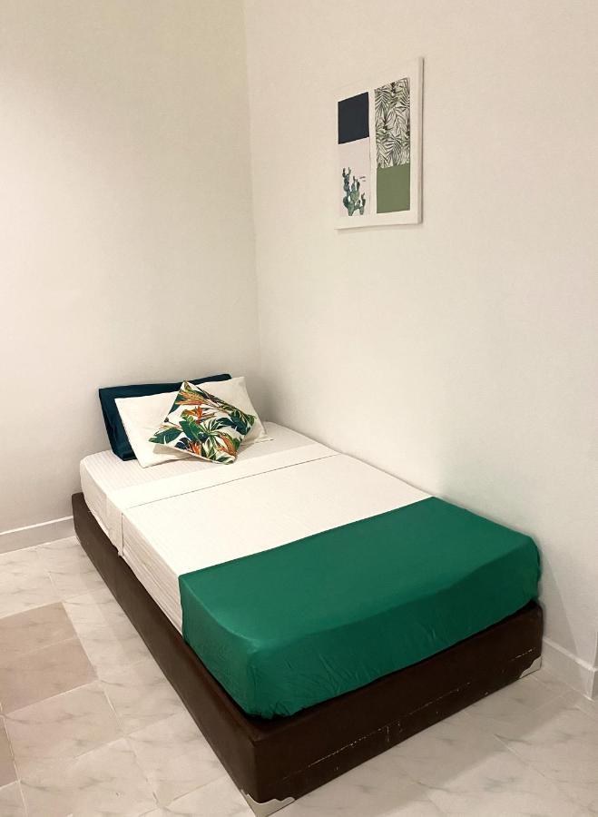 Hôtel Ocean Breeze Maldives à Thulusdhoo Extérieur photo