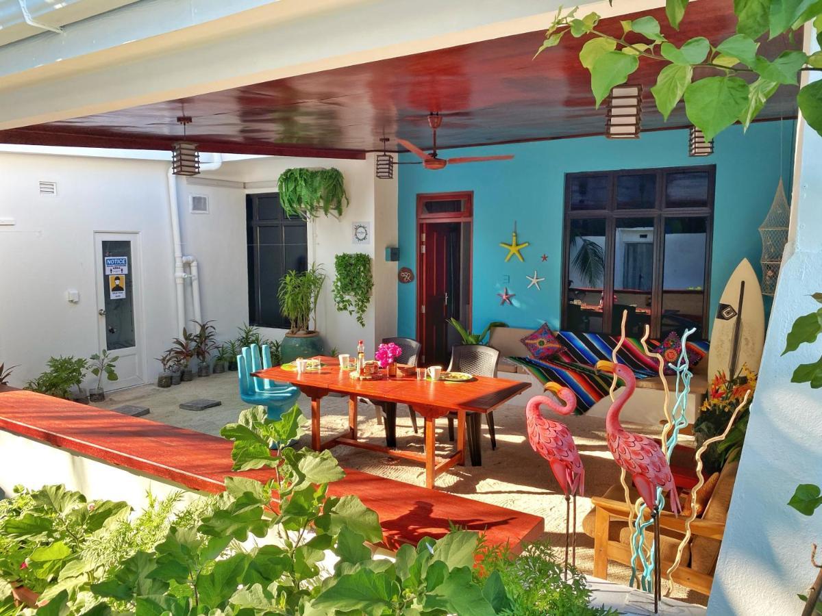 Hôtel Ocean Breeze Maldives à Thulusdhoo Extérieur photo