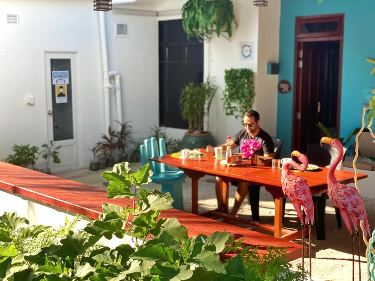 Hôtel Ocean Breeze Maldives à Thulusdhoo Extérieur photo
