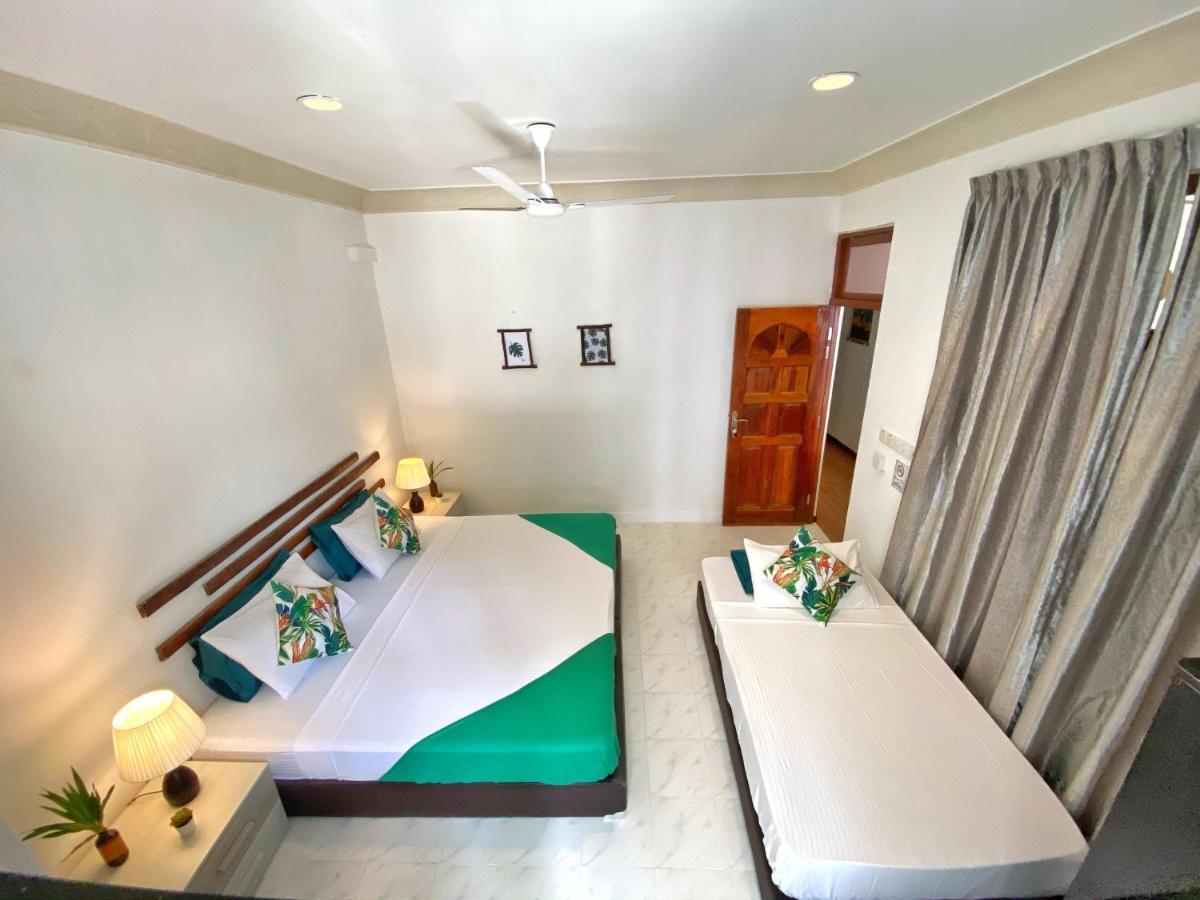 Hôtel Ocean Breeze Maldives à Thulusdhoo Extérieur photo